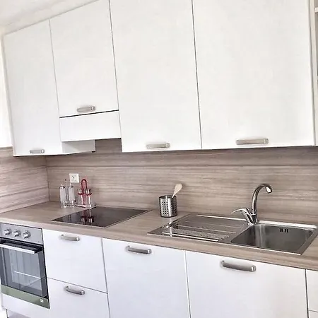 Apartman Olmo 4 *